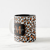 Trendy Leopard Animal Print Pattern Monogram Name Zweifarbige Tasse (Vorderseite Links)