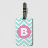 Trendy Light Blue Chevron Pink Monogram Gepäckanhänger (Vorderseite Vertikal)