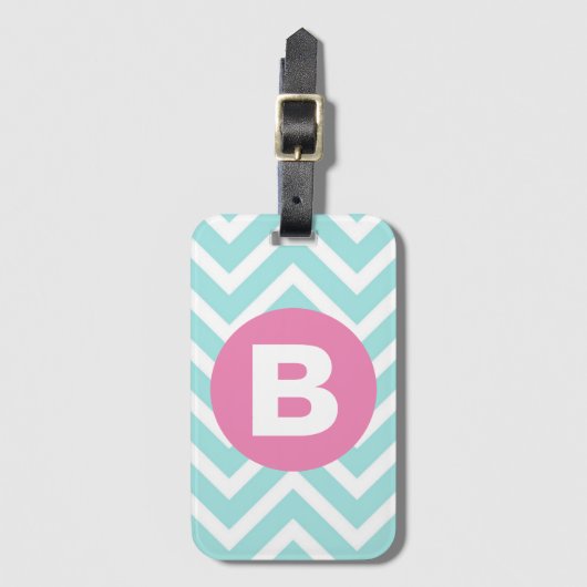 Trendy Light Blue Chevron Pink Monogram Gepäckanhänger (Vorderseite Vertikal)