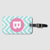 Trendy Light Blue Chevron Pink Monogram Gepäckanhänger (Vorderseite (Horizontal))