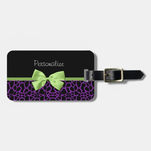 Trendy lila und schwarze Giraffe mit grünem Band Gepäckanhänger (Vorderseite horizontal)