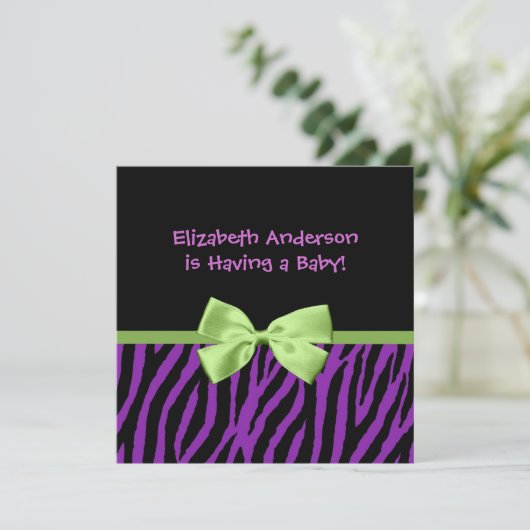Trendy Lila Zebra Print und Ribbon Babydusche Einladung (Stehend Vorderseite)
