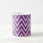 Trendy Lila Zickzack Muster Grau Monogramm Kaffeetasse (Mittel)
