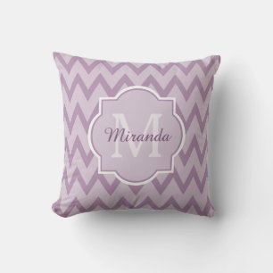 Trendy Lila Zickzack Zigzag Name und Monogram Kissen