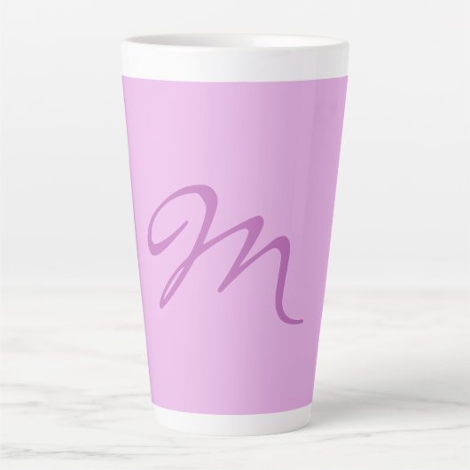 Trendy Lilac Orchid Color Monogram Initial Letter Milchtasse (Vorderseite)