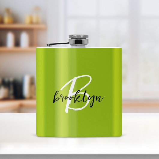 Trendy Lime Green Schwarz-weiß Script Monogram Flachmann