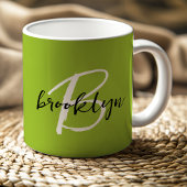 Trendy Lime Green Schwarz-weiß Script Monogram Kaffeetasse