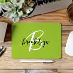 Trendy Lime Green Schwarz-weiß Script Monogram Mousepad<br><div class="desc">Dieses elegante personalisierte Mauspad verfügt über ein Monogramm und einen Vornamen in modernem Schwarz-Weiß-Skript auf einem angesagten limiengrünen Hintergrund.</div>