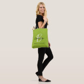 Trendy Lime Green Schwarz-weiß Script Monogram Nam Tasche (Am Model)