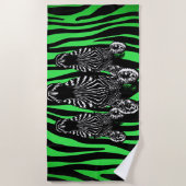 Trendy Limon Zebra Herd auf Zebra Print Strandtuch (Vorderseite)