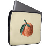 Trendy Minimal Modern Amigurumi Crochet Peach Laptopschutzhülle (Vorne Rechts)