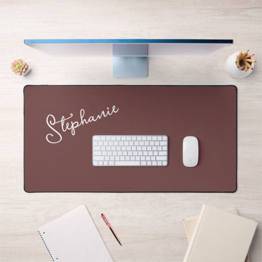 Trendy Minimalistisch Brown Script Personalisiert Schreibtischunterlage (Büro 1)