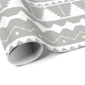Trendy Modern Gray & White Aztec Print Geschenkpapier (Rolleneckpunkt)