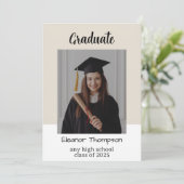 Trendy Modern Lässig Foto Abschluss Einladung (Stehend Vorderseite)