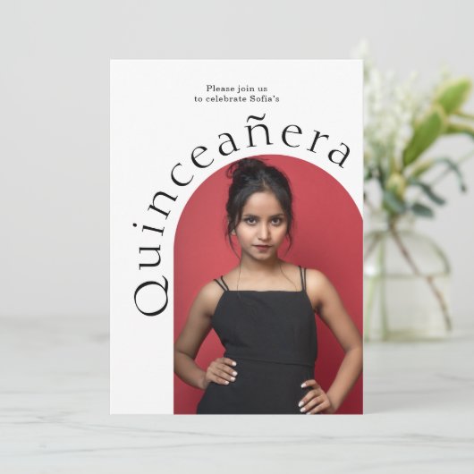 Trendy Modern Minimalistisch Arched Foto Quinceane Ankündigung (Stehend Vorderseite)