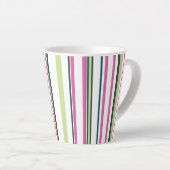 Trendy Modern New Pink Green White Stripes Milchtasse (Rechte Ecke)