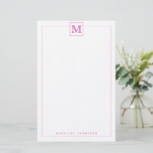 Trendy Modern Pink Initial Monogram Square Rand Briefpapier (Stehend Vorderseite)