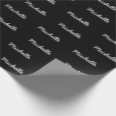 Trendy Modern Script Individuelle Name Schwarz/Wei Geschenkpapier (Ecke)