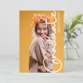 Trendy Modern Simple Script Foto Abschluss Invit Einladung (Stehend Vorderseite)