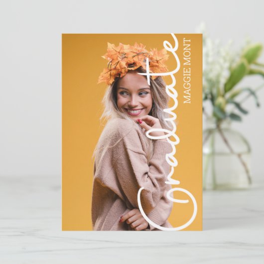 Trendy Modern Simple Script Foto Abschluss Invit Einladung (Stehend Vorderseite)