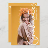 Trendy Modern Simple Script Foto Abschluss Invit Einladung (Vorne/Hinten)