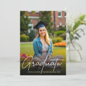 Trendy Modern White Script Foto Abschluss Ankündigung (Stehend Vorderseite)