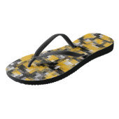 Trendy Modern Yellow Black Mosaik Muster Badesandalen (Schrägansicht)