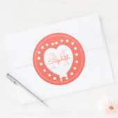 Trendy Monogram Coral White Heart Runder Aufkleber (Umschlag)