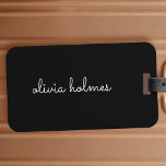 Trendy Monogram | Modern Black Script Name Gepäckanhänger<br><div class="desc">Ein einfaches,  benutzerdefiniertes Monogramm-Design in einer informellen,  lässigen,  handgeschriebenen Schrifttyp in auffallendem einfarbigem Schwarzweiß. Das Monogramm kann leicht personalisiert sein,  um ein Design so einzigartig wie Sie sind zu machen! Das perfekte trendige Geschenk oder Accessoire für jeden Anlass.</div>