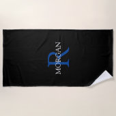 Trendy Monogram & Name, DP Blue/White Text, Black Strandtuch (Vorderseite)