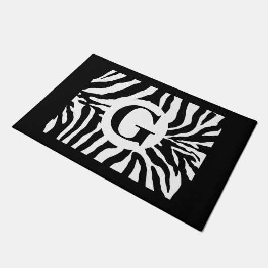 Trendy Monogram Zebra Print Door Mat Fußmatte (Schrägansicht)