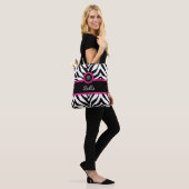 Trendy Monogram Zebra Stripes Tasche (Am Model)