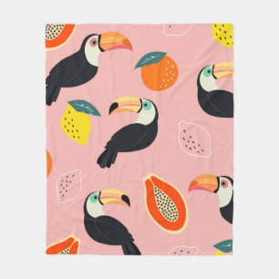 Trendy Muster mit Toucan und abstrakten tropischen Fleecedecke