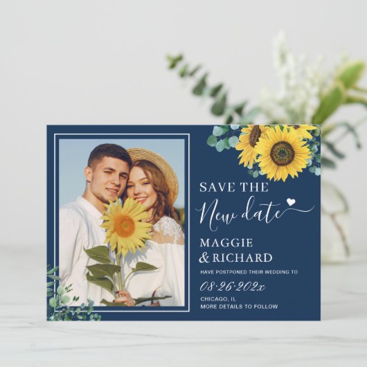 Trendy Navy Blüten Rettete unser neues Datum Save The Date (Stehend Vorderseite)
