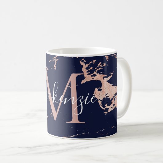 Trendy Navy und Rose Gold Foil Marmor Monogram Kaffeetasse (VorderseiteRechts)