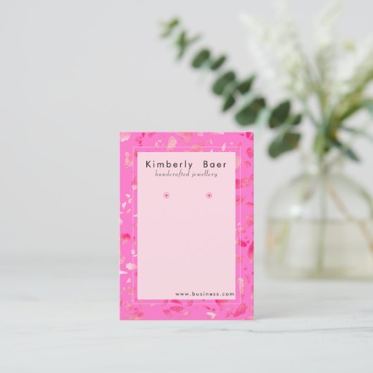 Trendy Neon Pink Terrazzo Earring Display Visitenkarte (Stehend Vorderseite)