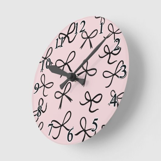 Trendy Niedlich Little Black Bows Pink Runde Wanduhr (Winkel)
