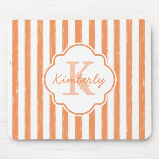 Trendy Orange Painted Stripes Monogramm und Name Mousepad (Vorne)