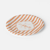 Trendy Orange Painted Stripes Monogramm und Name Pappteller (Schrägansicht)