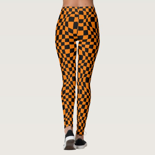 Trendy Orange und Black Warped Schachbrett Hallowe Leggings (Rückseite)