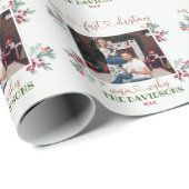 Trendy Our First Christmas Script Family Foto Geschenkpapier (Rolleneckpunkt)