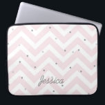 Trendy Pastel Pink Zickzack Dotty Personalisiert Laptopschutzhülle<br><div class="desc">Sweet trendy Zickzack und dots Muster.</div>