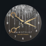 Trendy Personalisiert Moderne Silberhaarstylistin Runde Wanduhr<br><div class="desc">Trendige Personalisierte Moderne silberne Friseurin Rundschau</div>