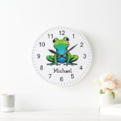 Trendy Personalisierter Niedlich Happy Green Frog Große Wanduhr (Zuhause)