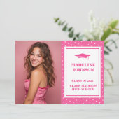 Trendy Pink 2026 Graduation Announcement Einladung (Stehend Vorderseite)