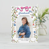 Trendy Pink Bow Ribbon 2 FOTO Graduation Party Einladung (Stehend Vorderseite)