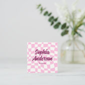 Trendy Pink Checkerboard with QR Code Quadratische Visitenkarte (Stehend Vorderseite)