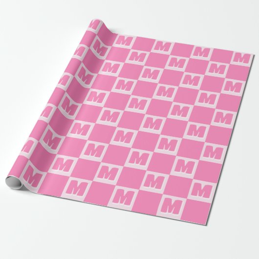 Trendy Pink Monogram Checkered Initial  Geschenkpapier (Ungerollt)