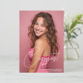 Trendy Pink Photo 2026 Graduation Announcement (Stehend Vorderseite)