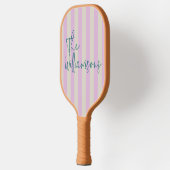 Trendy Pink White Stripes Custom Script Wedding Pickleball Schläger (Links)